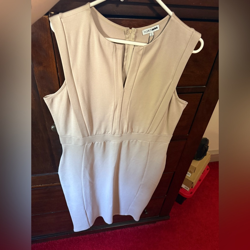 Elegant Beige Sleeveless Dress